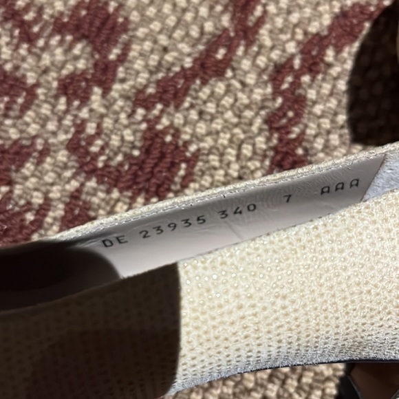 Salvatore Ferragamo Luigia, Avorio Calf Liz shoe 7AAA - Picture 6 of 7